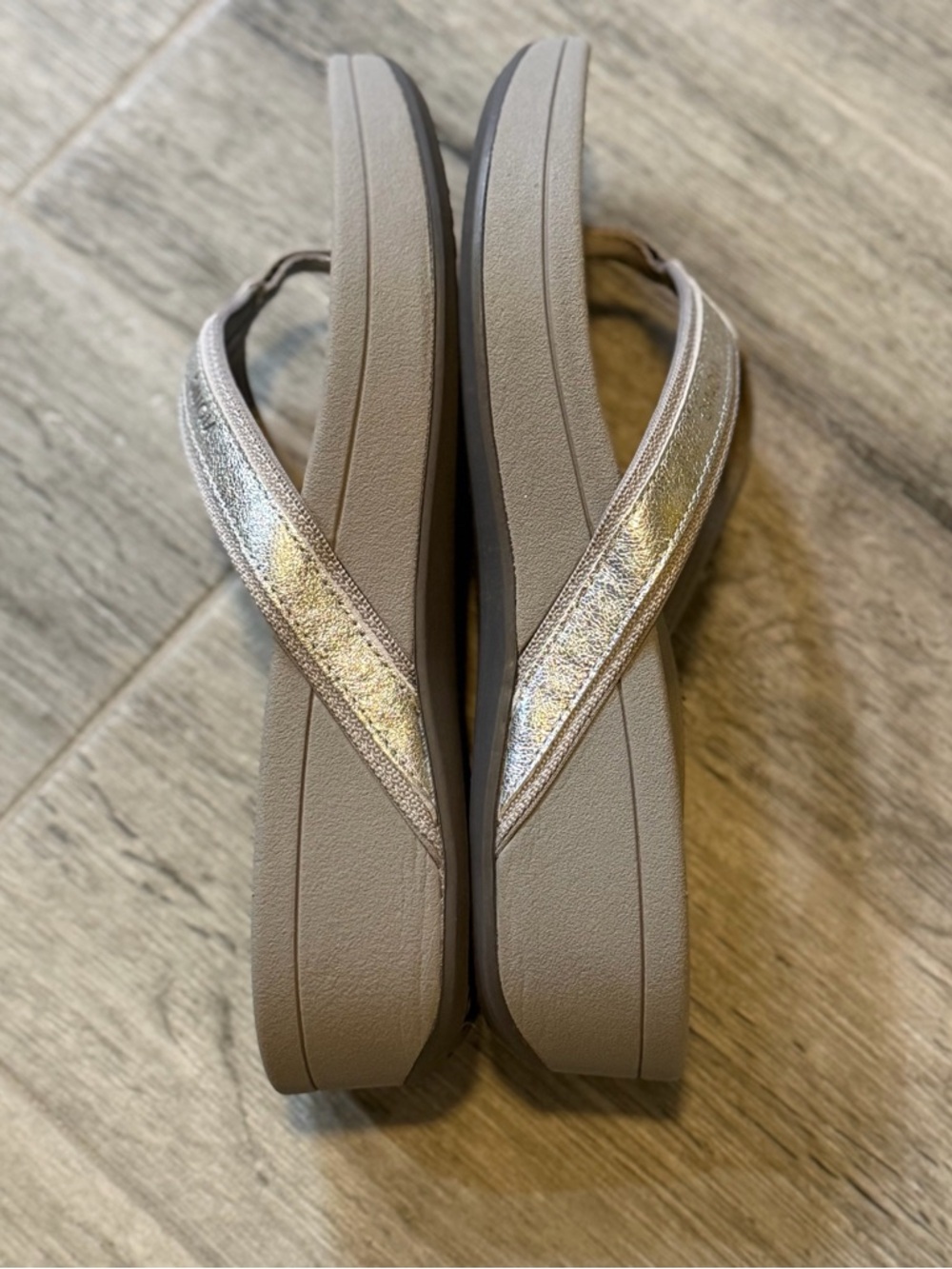 Vionic with Orthaheel Tide Flip Flop Sandal Cream 9 Beach Summer Cruise Like New - Picture 4 of 6
